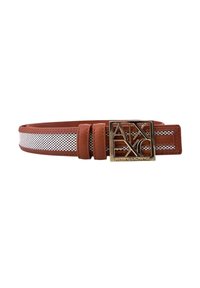 Cintura in pelle marrone con un centro in tessuto bianco perforato, dotata di una fibbia quadrata dorata con la scritta 'AX' e 'Armani Exchange' in rilievo.