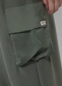Calliope JOGGER TASCHE  - Cargohose - verde militare chiaro