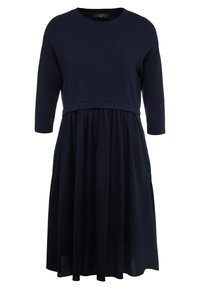 Abito blu navy con maniche tre quarti, scollo rotondo, corpino aderente e gonna fluente e plissettata. Morbida texture del tessuto.