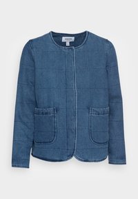Jeansjacka med quiltad struktur, rund halsringning, framfickor och öppning utan knappar. Färgen är mörkblå med diskret sömnad.