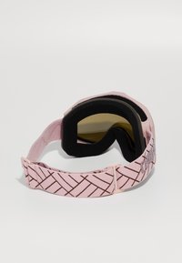 Skibril met een roze frame en een verstelbare band met een bruine geometrische patroon. Zachte zwarte padding rond de lenzen.
