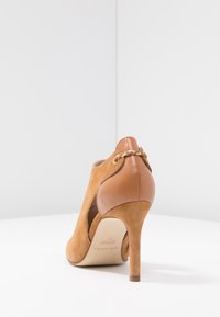 San Marina Klassiska stövletter - brown