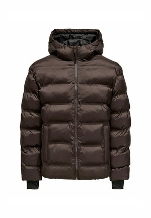 Chaqueta de plumas marrón con cierre de cremallera, capucha y puños de manga acanalados. Presenta secciones acolchadas para aislamiento y una textura exterior suave.