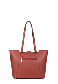 Borsa a tracolla in pelle marrone con due manici, una tasca con zip frontale e un design strutturato. Presenta una chiusura a scatto magnetico e una superficie testurizzata.
