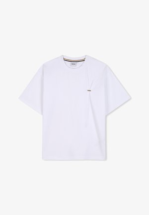 Λευκό κοντομάνικο T-shirt με στρογγυλή λαιμόκοψη, μικρό πορτοκαλί λογότυπο BOSS στο αριστερό στήθος και ριγέ λεπτομέρεια στην εσωτερική πλευρά του γιακά.