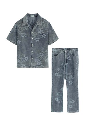 ENSEMBLE À MOTIFS FLEURIS
 - Jean droit - bleu