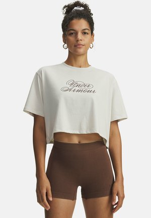 SHORT-SLEEVE GRAPH  W SCRIPTHEART CROP SS - Tričko s potlačou - summit white