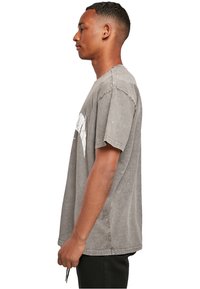 MJ Gonzales HIGHER THAN HEAVEN WITH ACID WASHED HEAVY - T-shirts med print - asphalt
