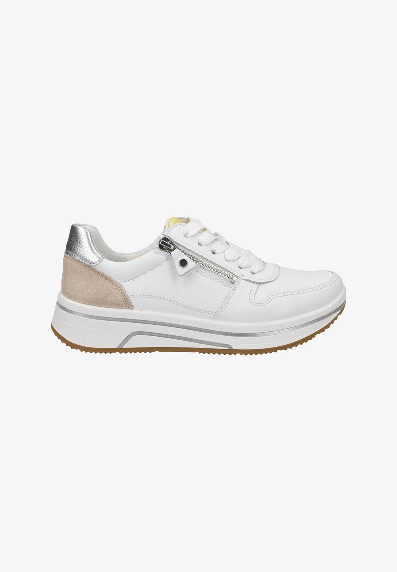 Witte leren sneakers met zilveren accenten, beige suède hak, gegoten rubberen zool en een ritssluiting aan de zijkant. Vetersluiting.