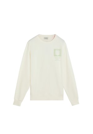 Sudadera de manga larga color blanco roto con cuello redondo, con un pequeño gráfico de sol verde claro y texto "Scalpers Wild" en el lado izquierdo del pecho.