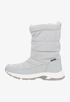 Szare wodoodporne zimowe botki z pikowaną cholewką, okrągłym noskiem, grubą podeszwą oraz tylną pętelką ułatwiającą zakładanie. Wzorzysta tekstura zwiększa trwałość.