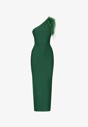 Robe verte ajustée à une epaule, ornée d'une accent en plumes texturé sur l'épaule et d'un tissu lisse et élégant.