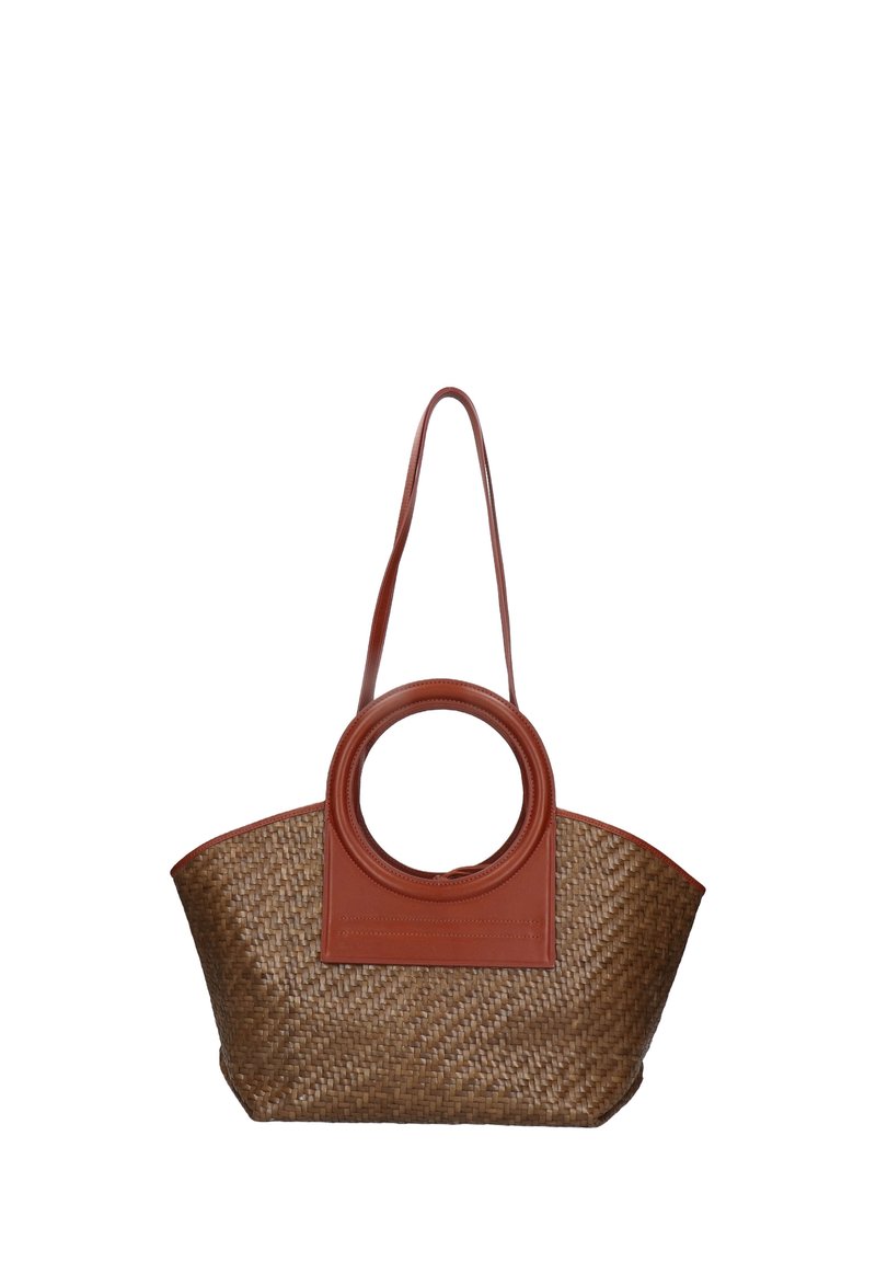 Borsa a tracolla in paglia intrecciata con manico circolare in pelle marrone e base rettangolare, caratterizzata da un accento in pelle solida su un lato.