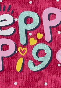 Tessuto a maglia rosa con lettere colorate che formano "Peppa Pig", con accenti glitterati, cuori e pois bianchi sparsi.