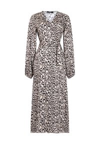 Luipaardprint wikkeljurk met lange mouwen, een V-halslijn en een getailleerde taille met een bijpassende riem, gemaakt van een lichte stof.