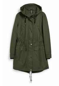 Parka verde oliva con cappuccio, vita con cordoncino, due grandi tasche frontali e due tasche sul petto con zip. Realizzata in un tessuto liscio.