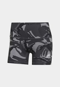 Pantaloni sportivi con motivo mimetico nero e grigio, dal design aderente. Presentano una vita elasticizzata e un logo Adidas ricamato in basso a destra.