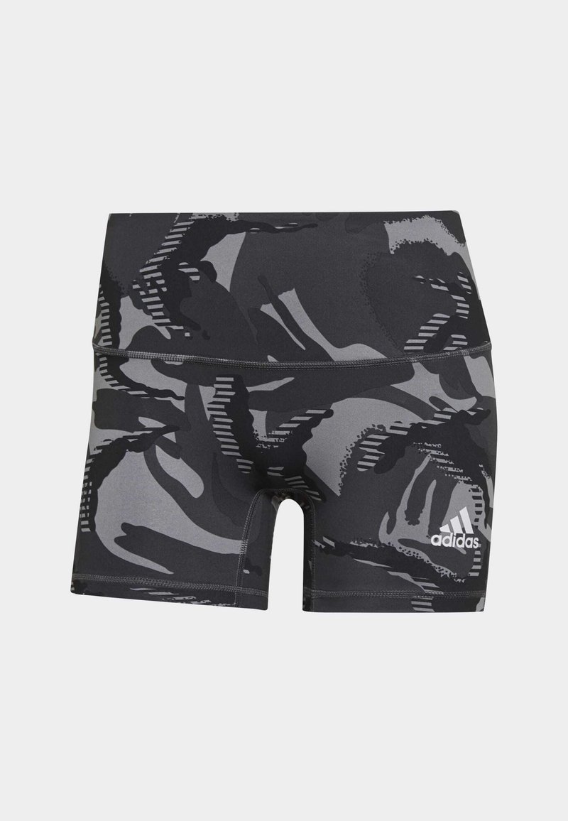 Pantalones cortos deportivos de patrón en camuflaje negro y gris con un diseño ajustado. Cuenta con una cintura elástica y un logo de Adidas bordado en la parte inferior derecha.