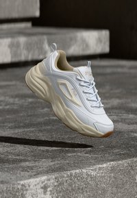 Επιλέχθηκε, white/turtledove