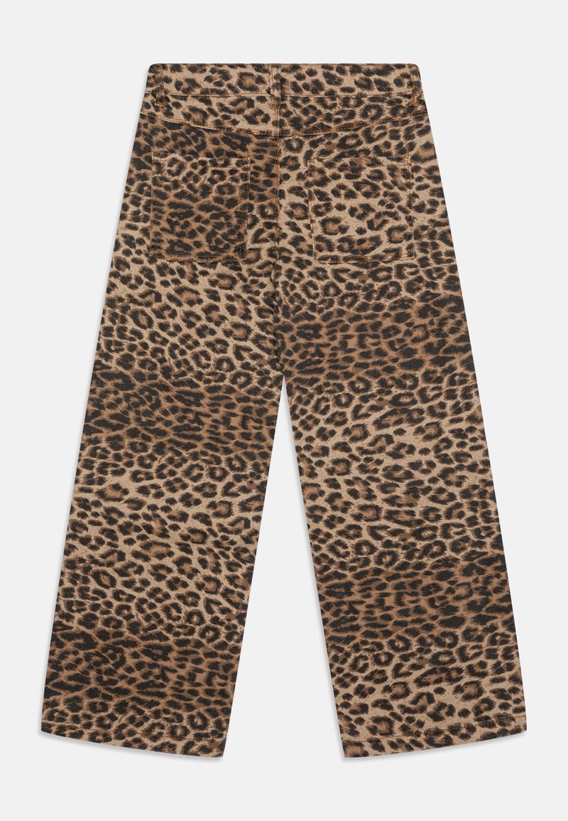 Pantalons à jambes larges en imprimé léopard, en tissu doux, taille haute, deux poches arrière, avec un imprimé audacieux et contrasté de marron foncé sur fond beige.