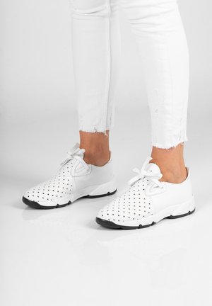 LAURA - Sneakers basse - white