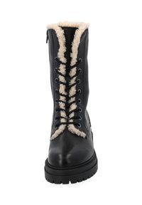 Zwarte leren winterlaars met beige bontvoering, voorste veters, en dikke profielzool, weergegeven van de voorkant op een witte achtergrond.