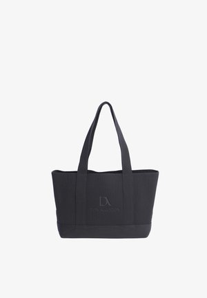 Bolsa tote de tela negra con asas para el hombro y logo en relieve "Don Algodon" en el frente.