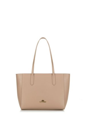 Borsa tote in pelle beige con due manici lunghi, forma quadrata, finitura testurizzata e logo subtile sulla parte frontale.