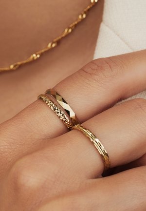 Ring - gold coloured