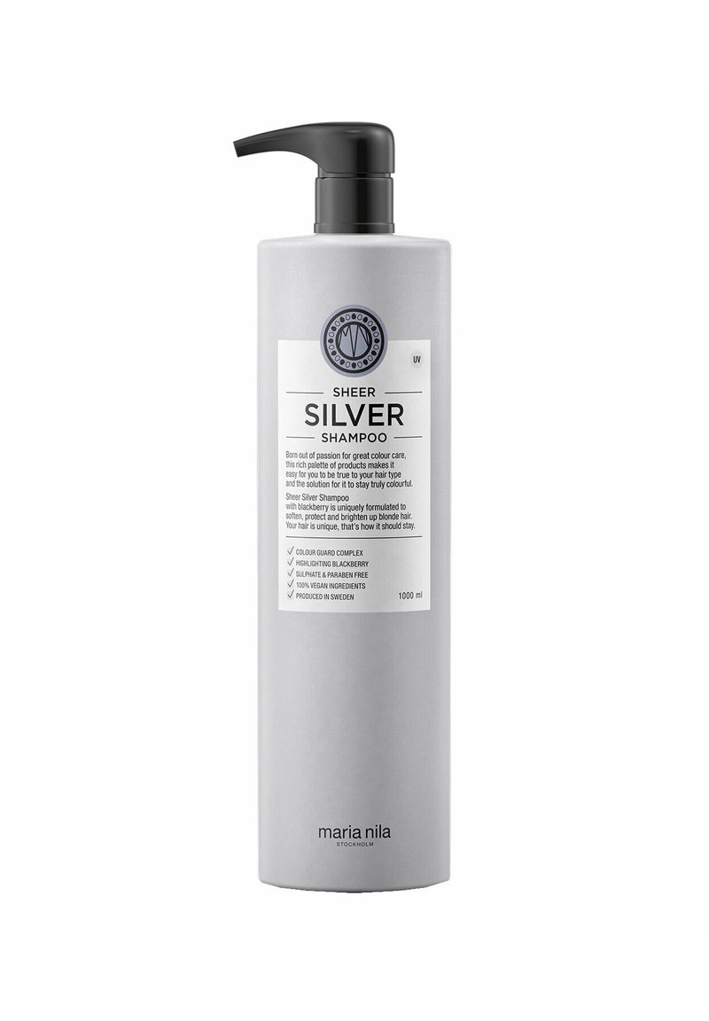Grijze plastic fles van Sheer Silver Shampoo met een zwarte pomp, een witte label met productdetails en een indicatie van 1000 ml inhoud.
