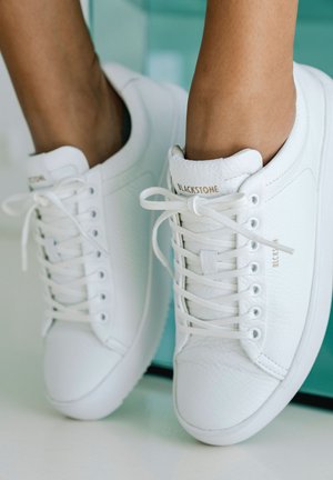 Blackstone LYRA - Trainers - white
