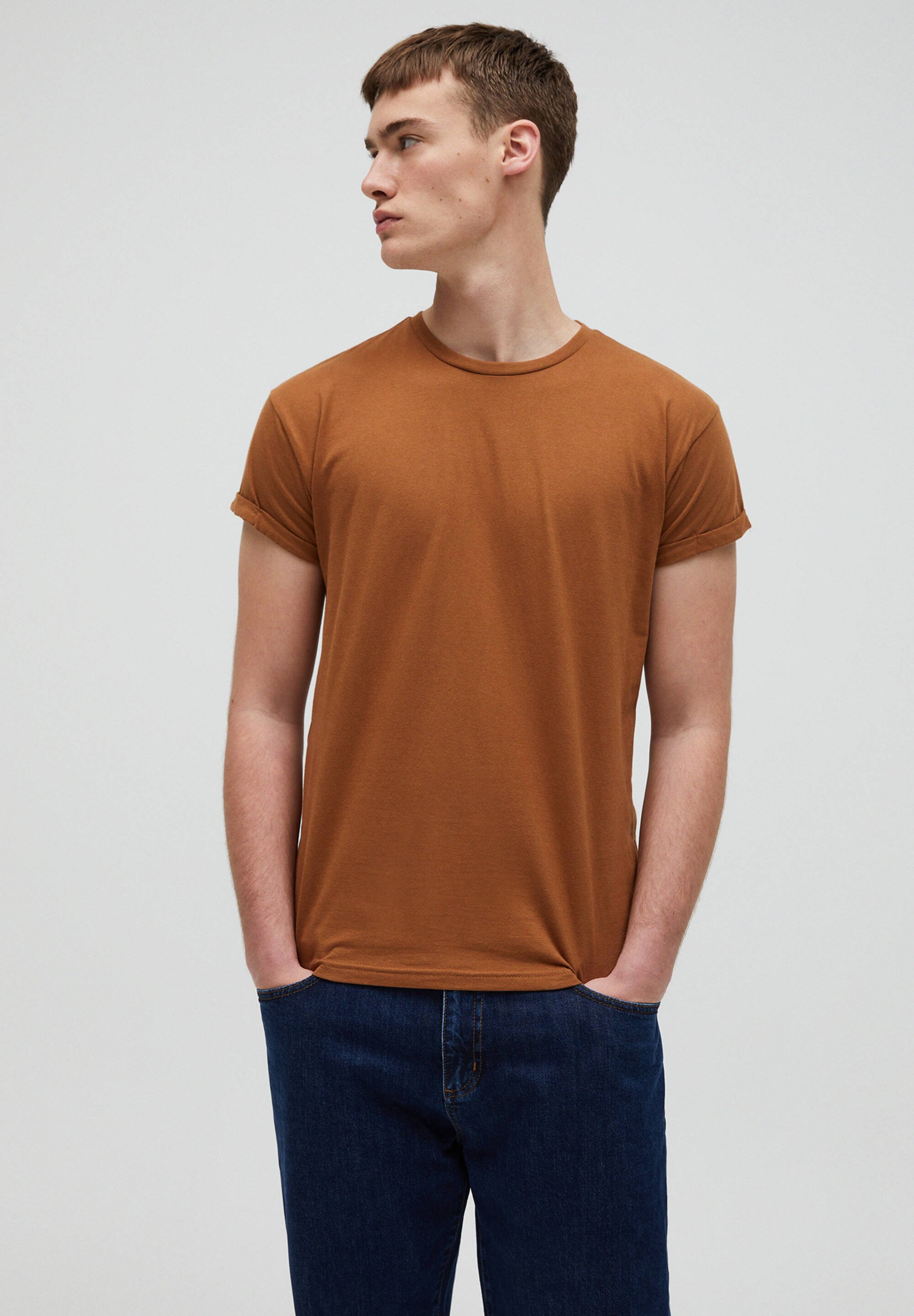 pull and bear brown t shirt