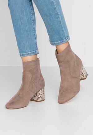 Classic ankle boots - taupe