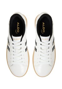 Weiße Leder sneakers mit schwarzen Streifen, strukturiertem Finish und Schnürverschluss. Abgerundete Spitze und Gummisohle mit kontrastierenden Akzenten.