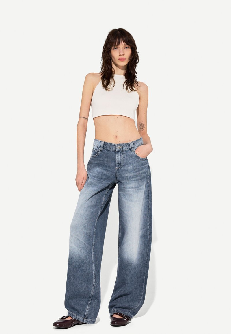 Bershka Relaxed fit jeans donkerblauw Bershka Relaxed fit jeans donkerblauw
