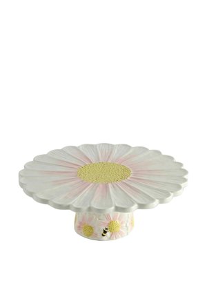 Weißer Keramik-Kuchenständer in Form einer Gänseblümchen mit gelbem Zentrum und rosa Akzenten, dekoriert mit Bienen am Sockel.