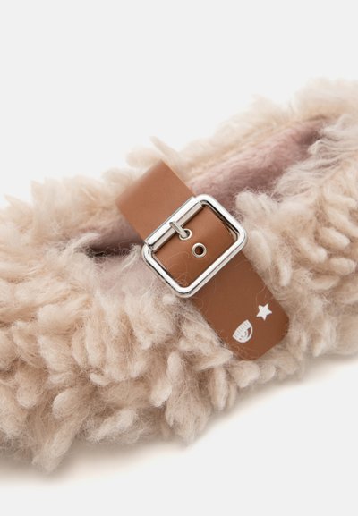 CHIARA FERRAGNI Balerinke s paščkom - beige