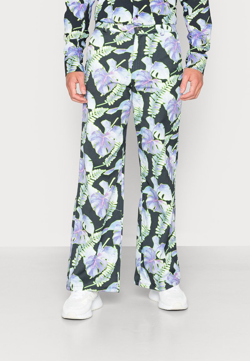 Herren Skinny Fit | Endless Nights BAGGY SKATER PANT DARK FLORAL UNISEX Jeans Relaxed Fit lilac/flieder - FO36364 Herren Skinny Fit | Endless Nights BAGGY SKATER PANT DARK FLORAL UNISEX Jeans Relaxed Fit lilac/flieder - FO36364