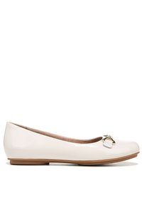 Witte gepatineerde leren ballerina's met een ronde neus, een kleine strikaccent en een beige rubberen zool. Glad oppervlak met glanzende afwerking.