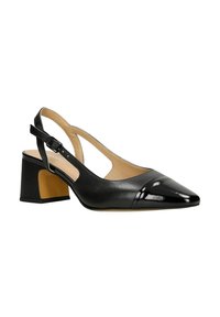 Escarpin slingback en cuir noir avec un bout pointu, un embout en vernis et un talon block. Présente une sangle réglable et un détail découpé.