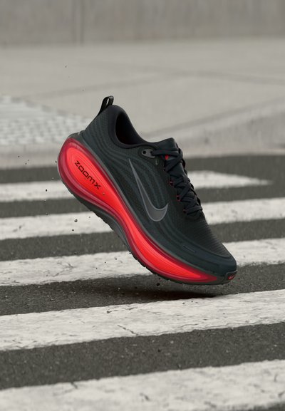 Nike Performance VOMERO PLUS