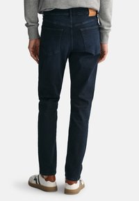 GANT EXTRA ACTIVE RECOVER - Jeans a sigaretta - black vintage
