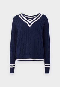 Marineblauer Kabelstrickpullover mit weiß gestreiftem V-Ausschnitt, Bündchen und Saum, mit langen Ärmeln und gerippter Textur.