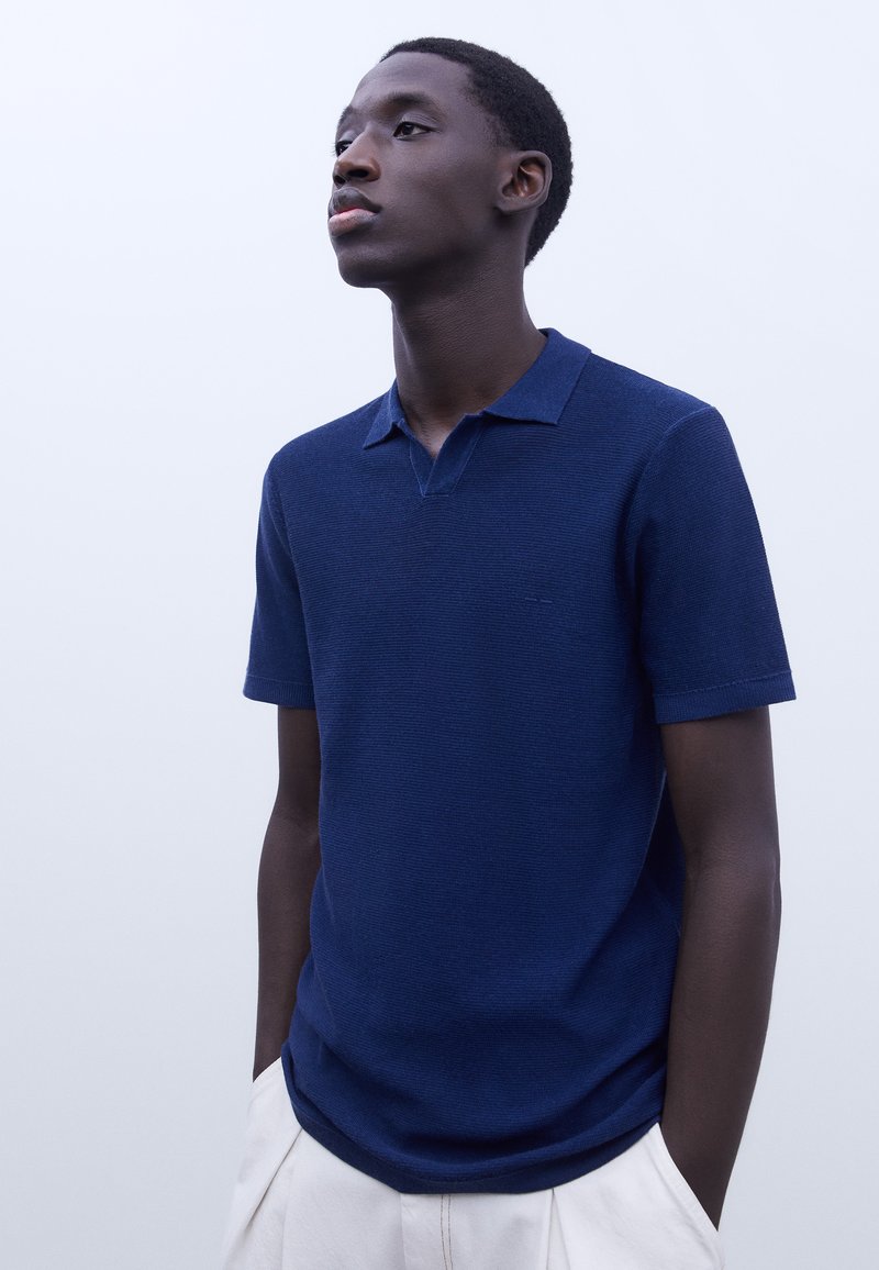 Store Locator Mono Asimétrico Adolfo Dominguez Azul Prusia/Gris