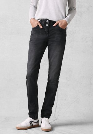 - Jeansy Slim Fit
