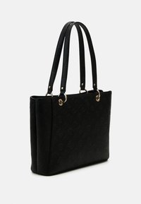 Borsa tote nera realizzata in pelle goffrata, con due manici, dettagli in oro e una forma rettangolare strutturata.