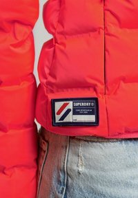 Superdry & Co Chaqueta de invierno - coral