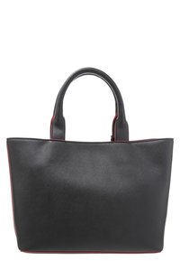 Svart läder tote-väska med två rundade handtag och subtila röda detaljer längs kanterna, på en vit bakgrund.