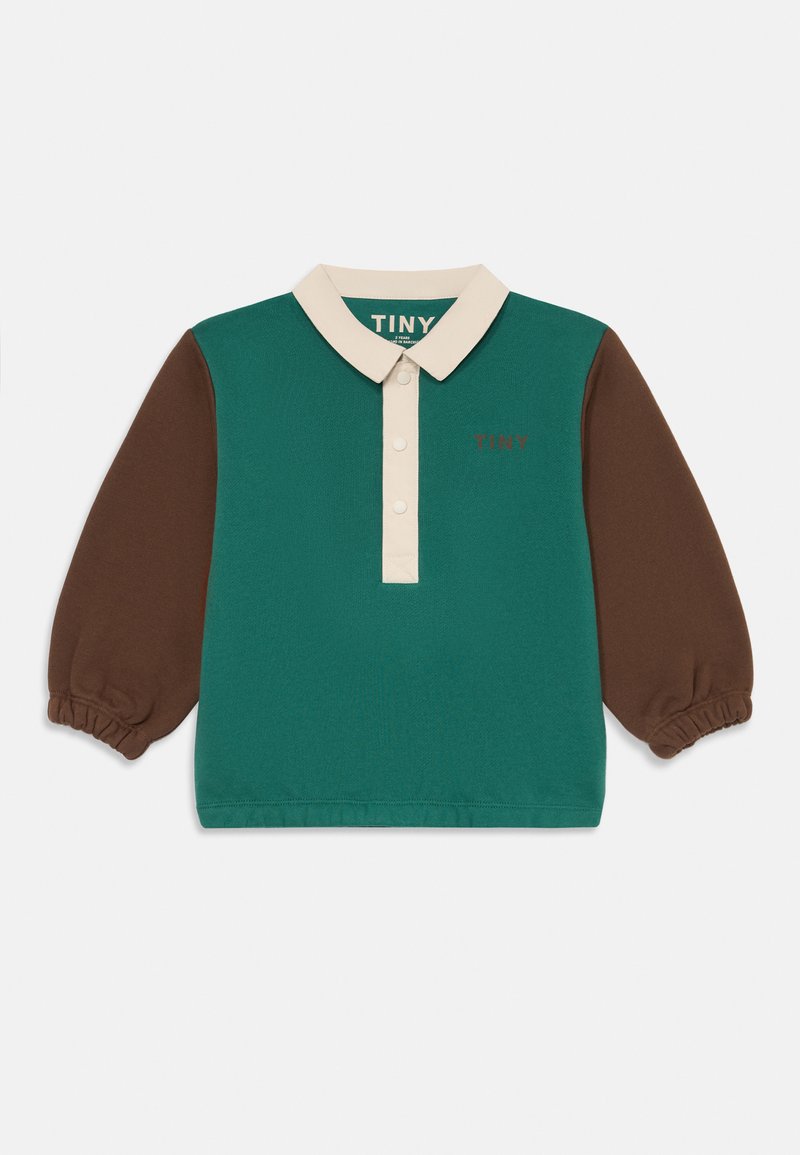 Grünes und braunes Langarm-Polohemd mit beigem Kragen, ausgestattet mit einer Knopfleiste mit drei Knöpfen und dem "TINY"-Logo in Braun. Strukturierter Stoff.