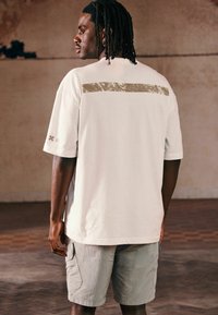 Next T-shirt med print - ecru